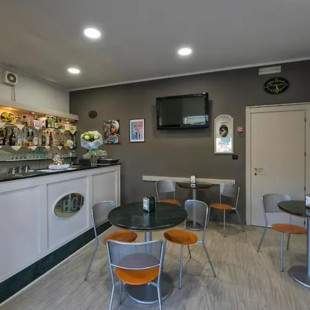 坎迪多酒店 迪亚诺马里纳