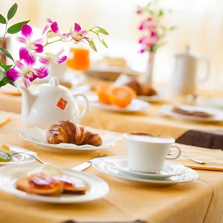 坎迪多酒店 迪亚诺马里纳