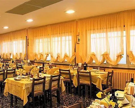 坎迪多酒店 迪亚诺马里纳